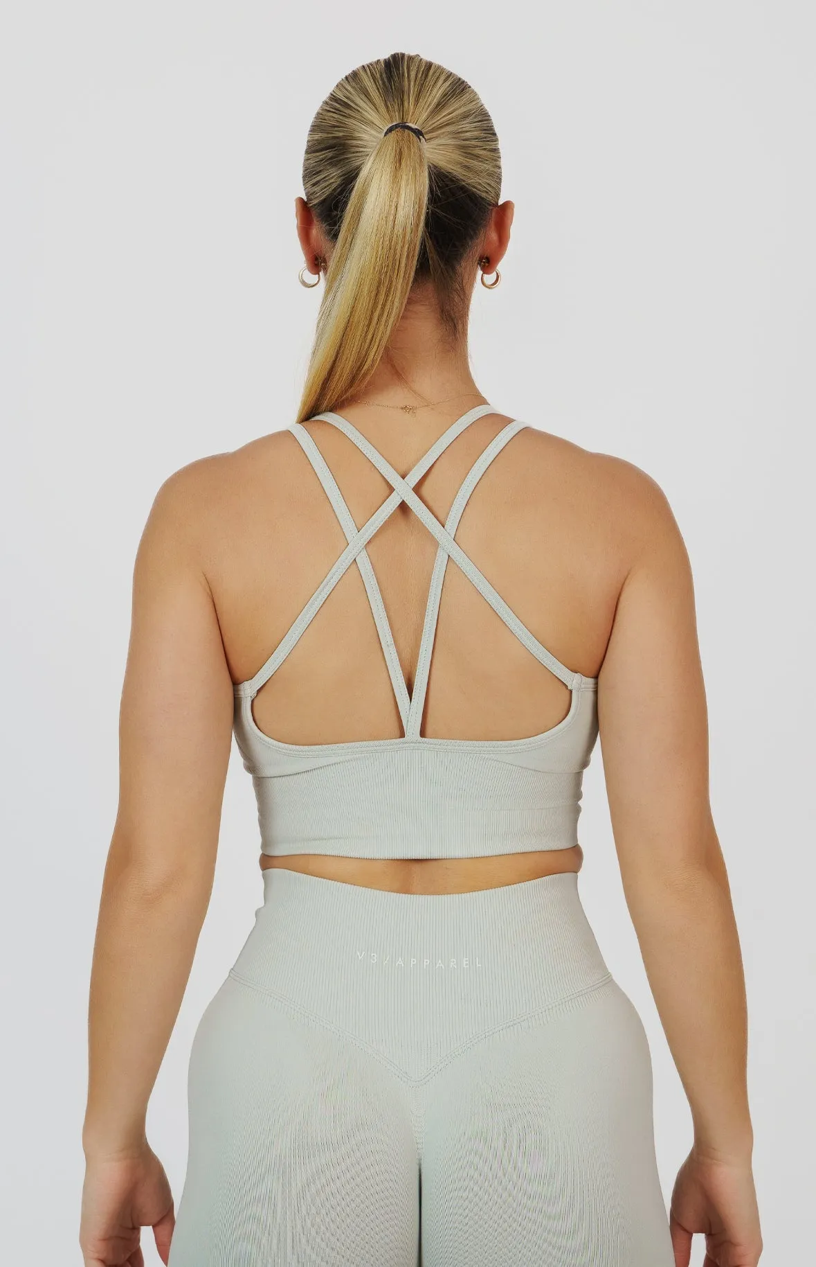 Form Seamless Scrunch Sports Bra, Leggings & Shorts Set - Light Grey